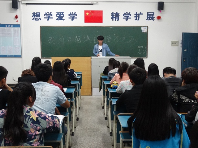 “我为示范建设增添光彩”主题活动之签名承诺活动 “我为示范建设增添光彩”主题活动之签名承诺活动